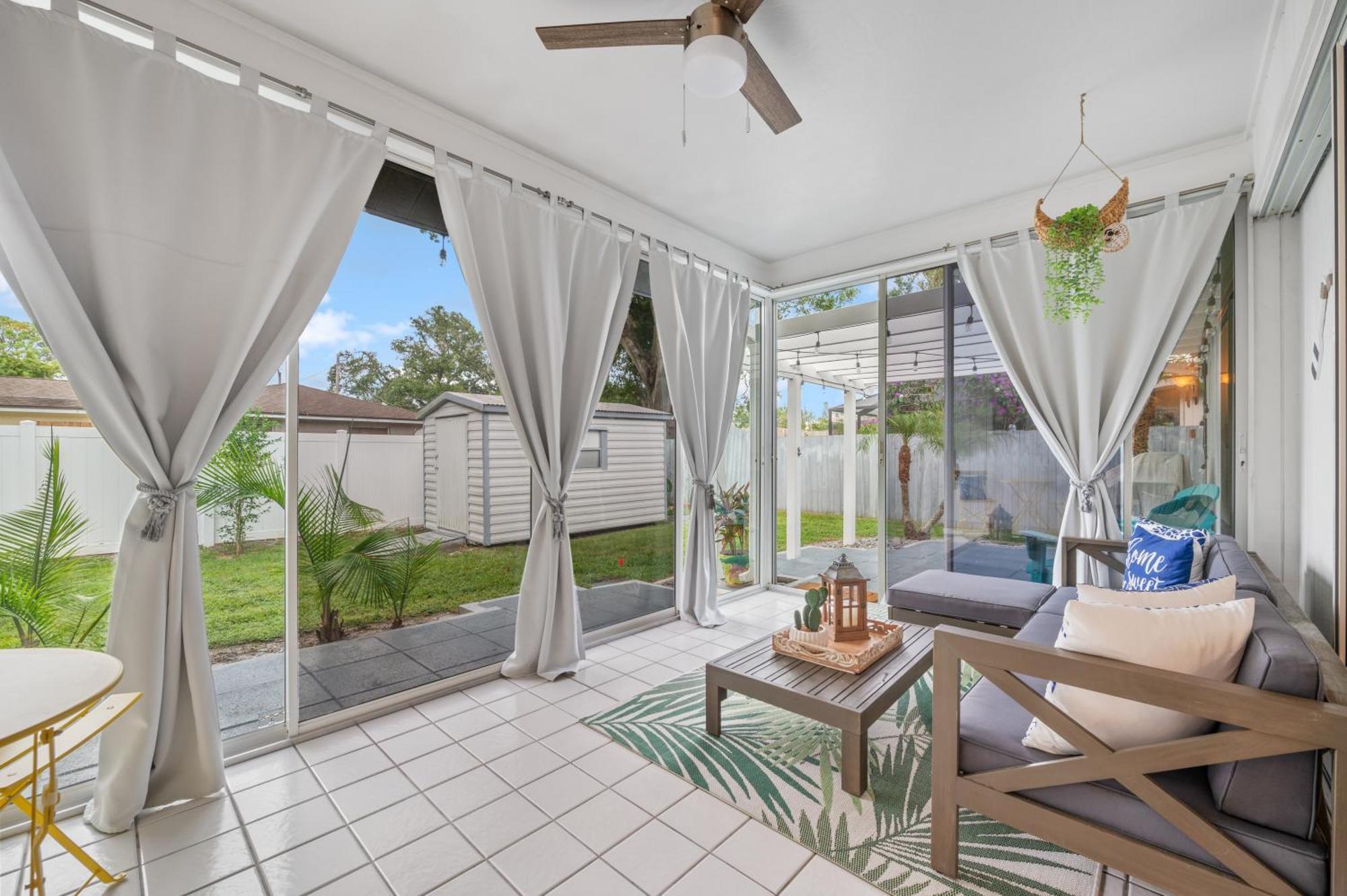 Sunshine And Romantic Vacation Holiday home Sarasota